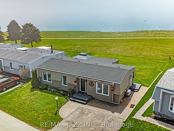 3rd image of 15 Bluffs Rd