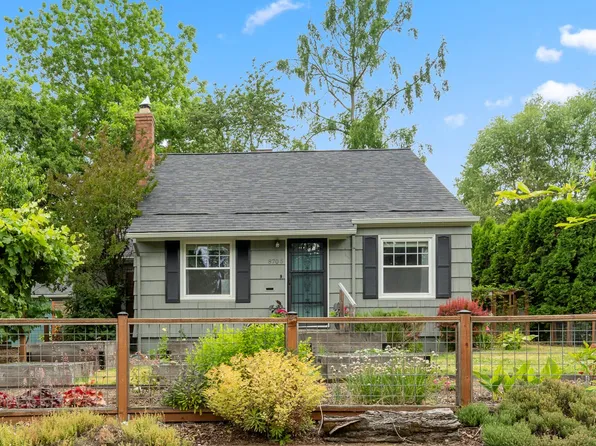 8705 NE Broadway St, Portland, OR 97220