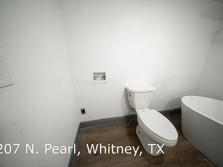 207 N Pearl St — Photo 4