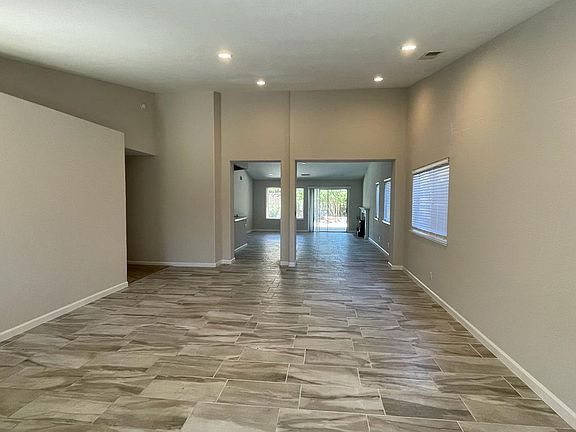 3rd image of 921 Ashford Dr
