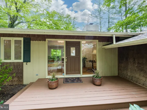 300 Center Hill Rd, Wilmington, DE 19807