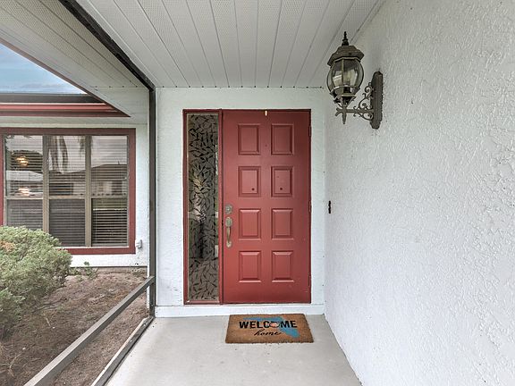 3rd image of 521 SW Bacon Terrace