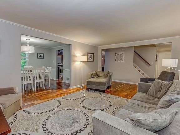 3rd image of 6356 Glengariff Dr
