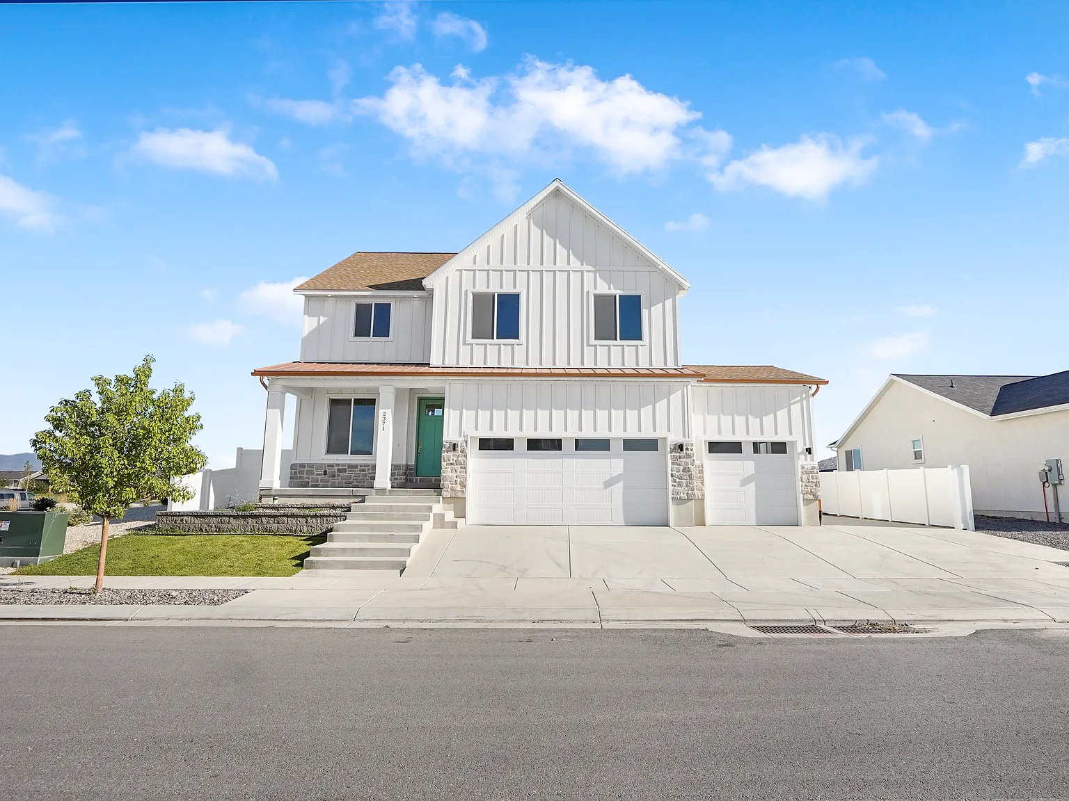 6 bed, 3.5 bath, 3133 sqft, $3,000 — Photo 1