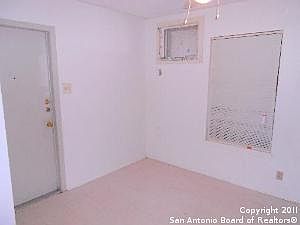 4th image of 111 Hillsdale Dr