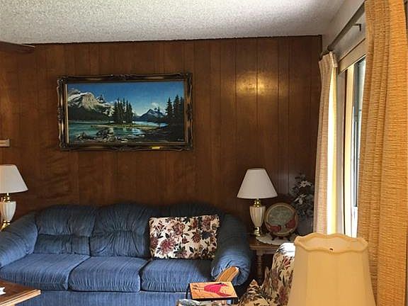 4th image of 748 Bridle Ave