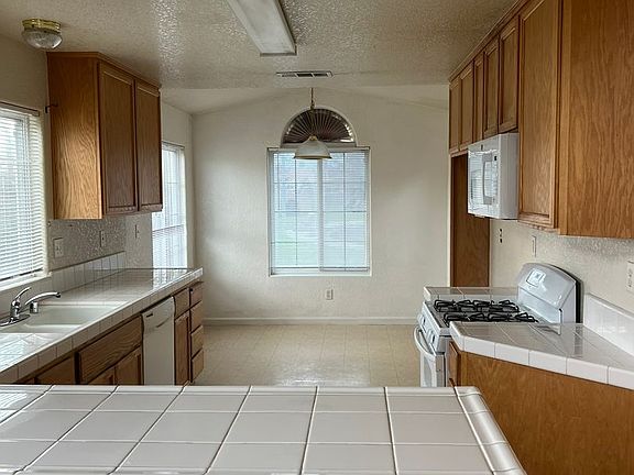 4th image of 706 Vino Ct