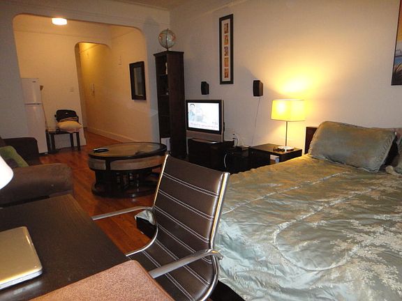 3rd image of 220 E 52nd St APT 2d