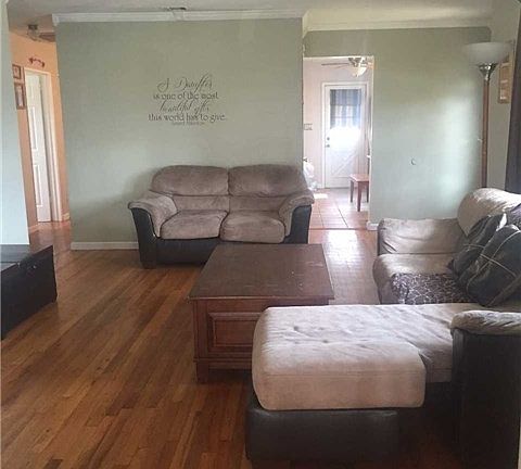3rd image of 1018 Carll Dr