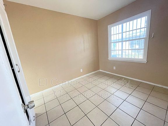 3rd image of 428 N Poplar Ave APT B