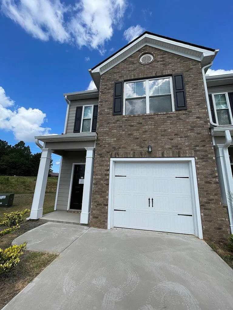 3 bed, 1435 sqft, $1,850 — Photo 2
