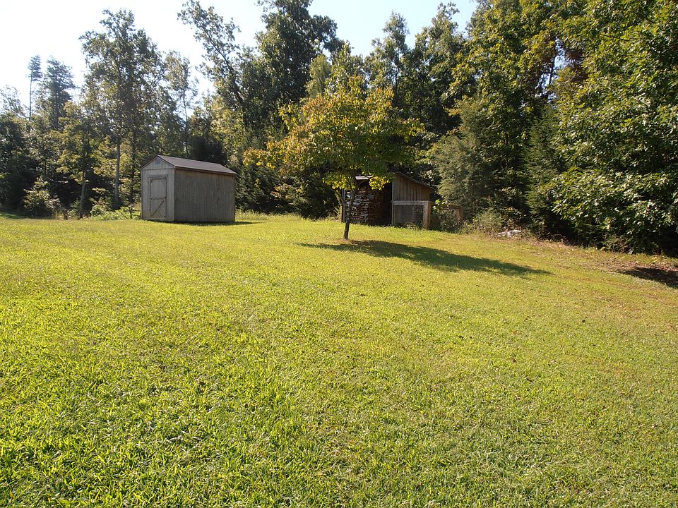2nd image of 147 Meadowood Cir