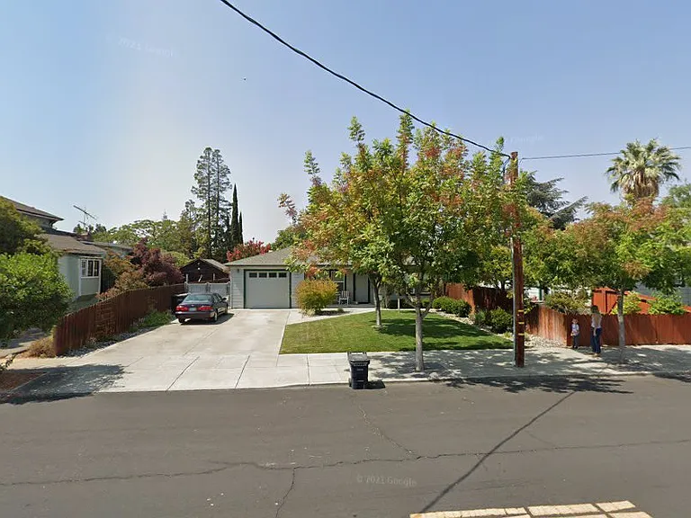 525 S J St — Photo 1