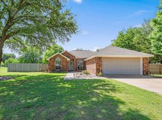 102 Barry Hand Ln, Waco, TX 76705