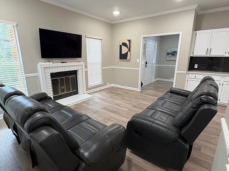 2034 Waterford Pl — Photo 4