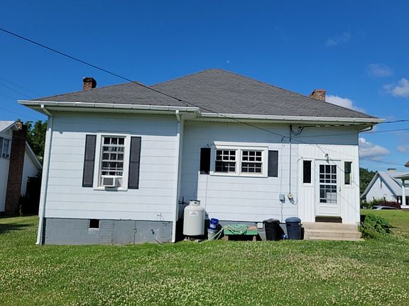 3rd image of 131 Lee Dr