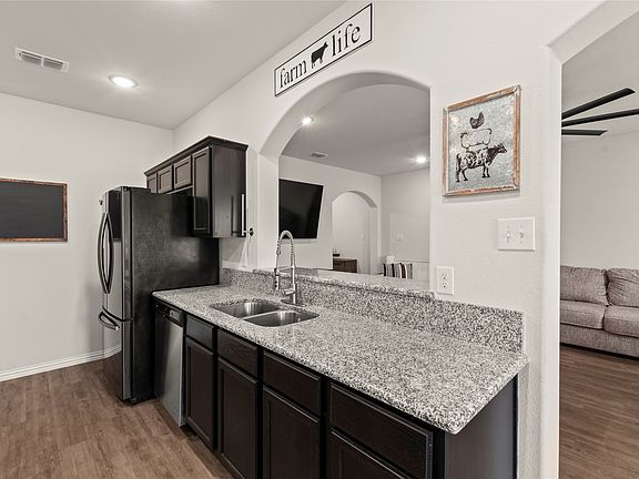 4th image of 115 Oak Springs Loop