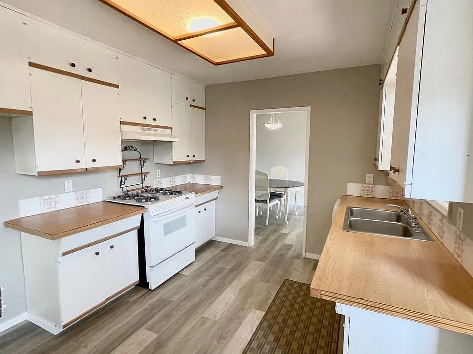 3 bed, 1318 sqft, $2,835 — Photo 3