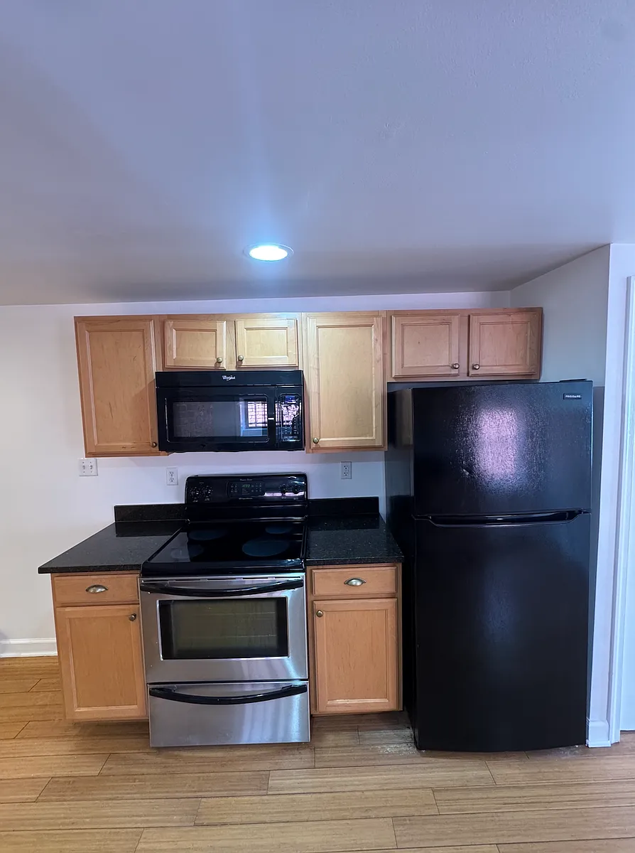 Building Photo - 924 N Calvert St #3R