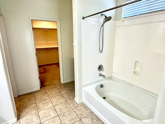 3833 E Robert St — Photo 20