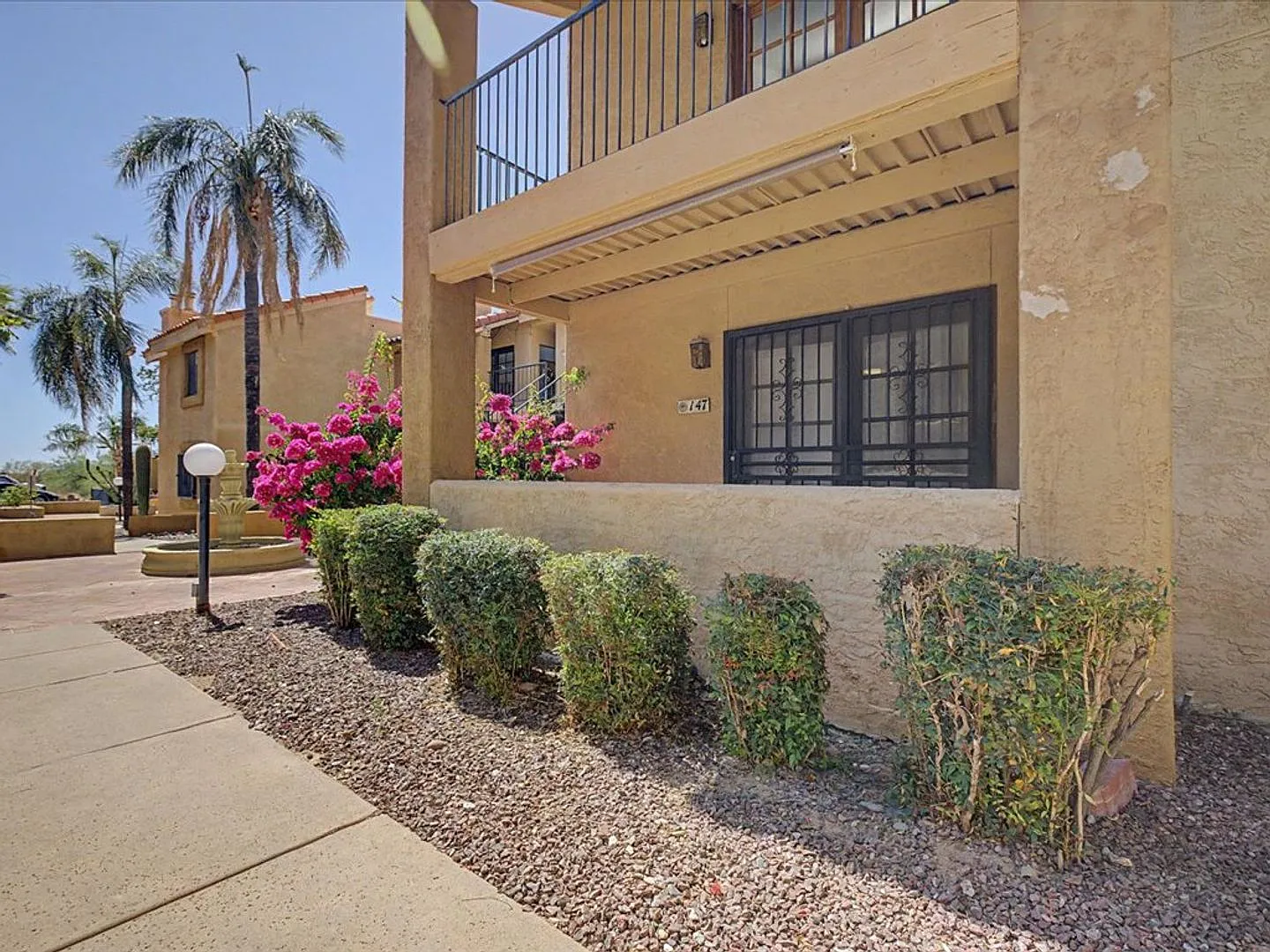 Charming 2 Bed / 2 Bath Downstairs Unit with Great Amenities! — Photo 3