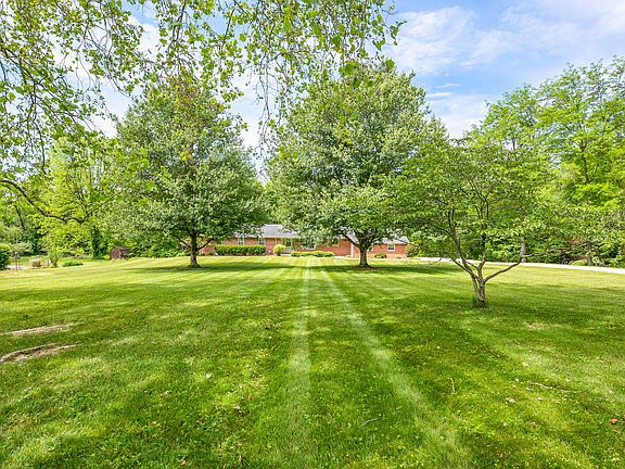 3rd image of 139 Anita Dr