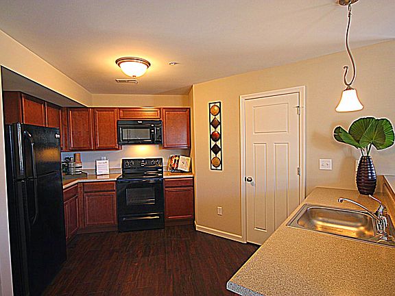 4th image of 203 Stonewall Creek Dr