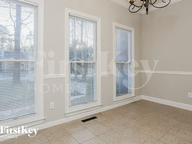 5300 Oglethorpe Ct — Photo 9