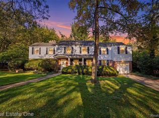 8618 Huntington Rd, Huntington Woods, MI 48070