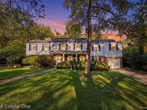 8618 Huntington Rd, Huntington Woods, MI 48070