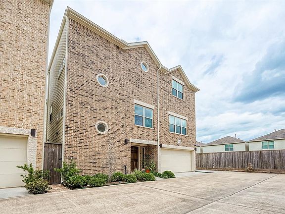 3rd image of 11502 Main Birch Drive