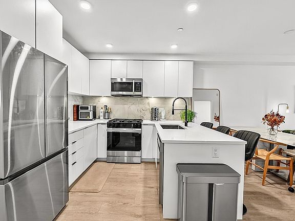 5th image of 13238 105th Ave #421