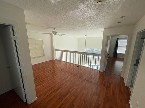5th image of 13334 Greenpointe Dr