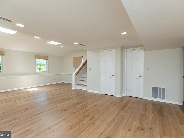 6013 Madeline Dr — Photo 10