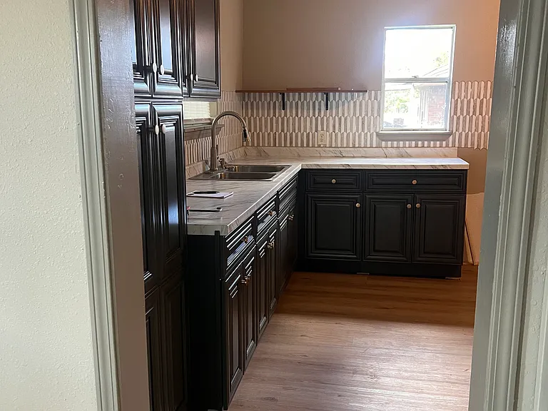 310 W Railroad St — Photo 3