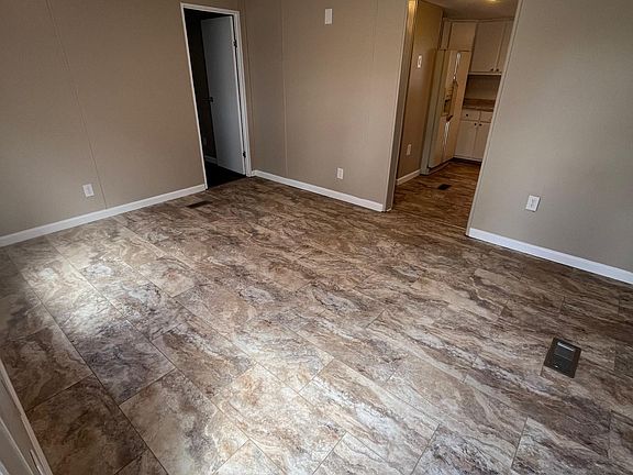 5th image of 106 Forest Dr #1