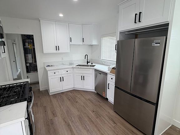 2nd image of 4913-15 Cahuenga Blvd #0