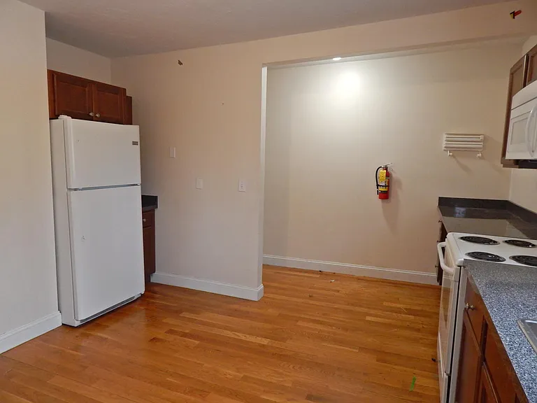 287 Copeland St #2 — Photo 4
