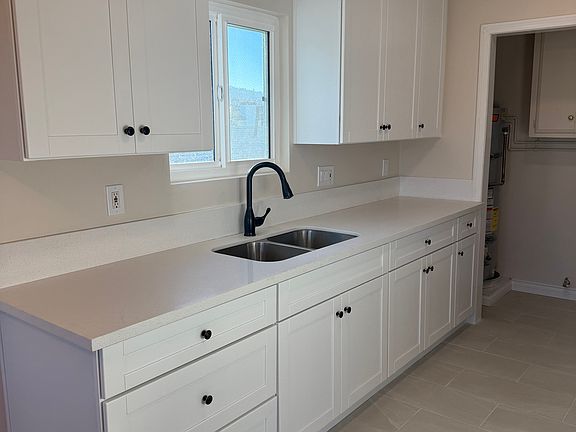 3rd image of 1114 W 23rd St #B