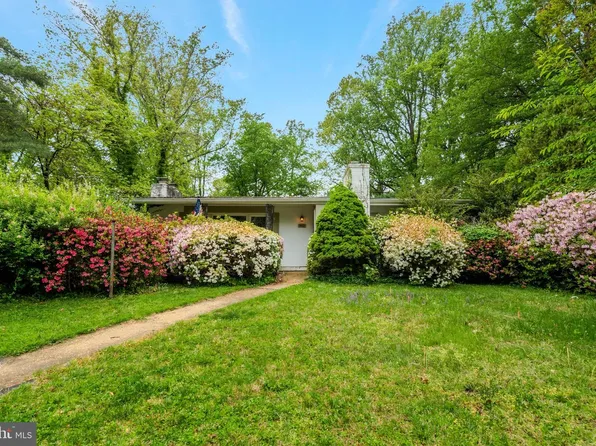 9932 Fairoaks Rd, Vienna, VA 22181