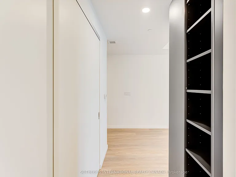 689 The Queensway #429 — Photo 12