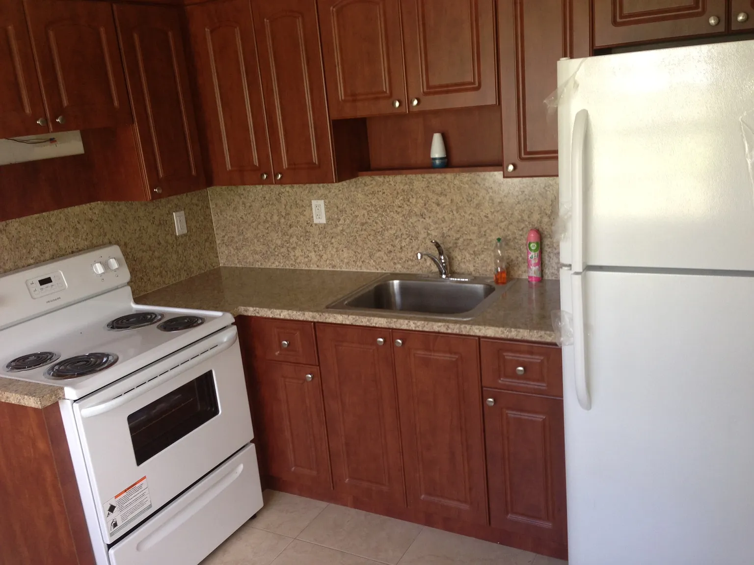 3 bed, 1100 sqft, $2,650 — Photo 4