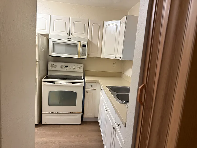 1020 Queen St N #1020A — Photo 17
