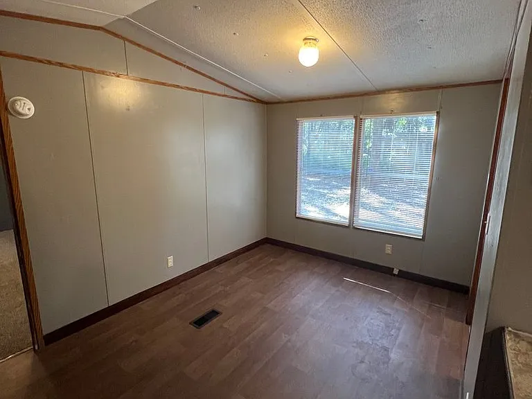 103 Thompson Rd — Photo 8
