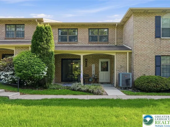 2668 Rolling Green Pl, Macungie, PA 18062