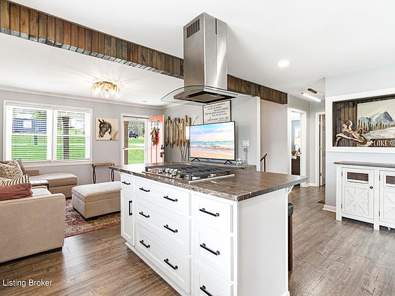 5th image of 1337 Beaver Lake Rd