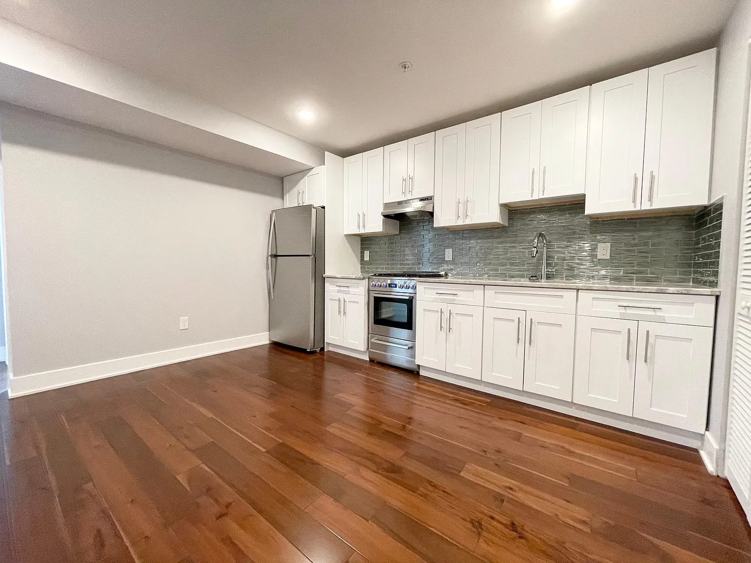 2 bed, 900 sqft, $1,795 — Photo 3