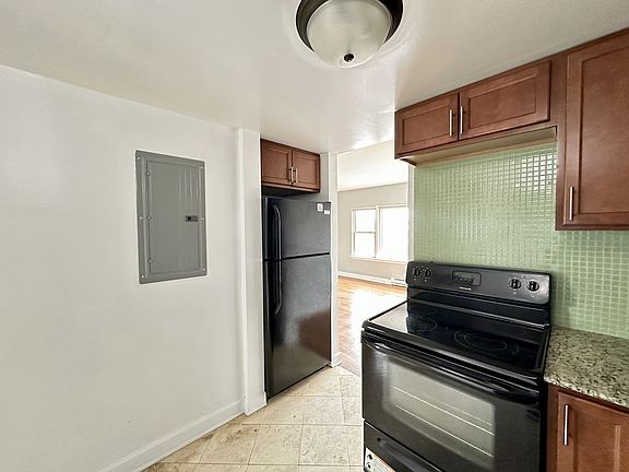 4th image of 7632 N Milwaukee Ave #B4