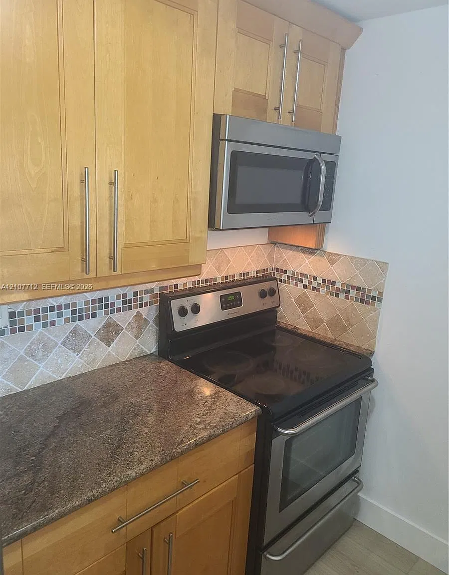 Castillian Club Condo — Photo 3