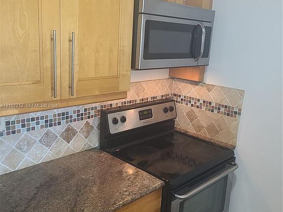 3rd image of 9405 W Flagler St APT D308
